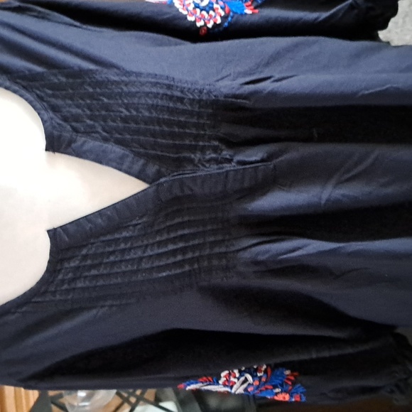 Embroidered sleeved shirt. - Picture 2 of 6